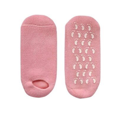 Exfoliating and moisturizing gel socks for feet